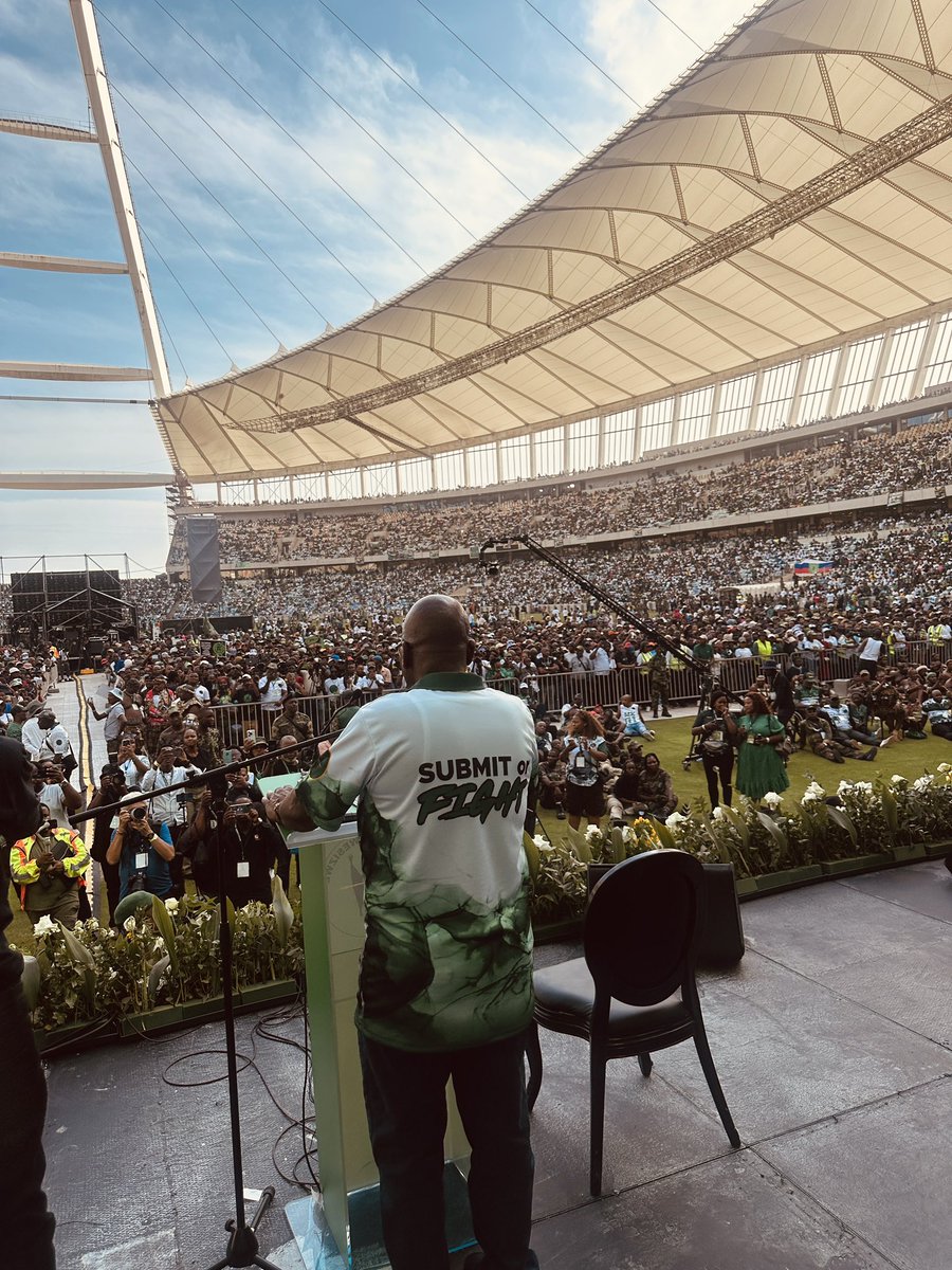DZumaSambudla's tweet photo. President Zuma Said: “Submit Or Fight”

Let Us All Be Proud Of All Our Historic Achievements. In A Year We Have Achieved Things That Took Others More Than Ten Years To Achieve. Though It Hasn’t Been Easy, We All Built And Are Still Building On What President Zuma Conceived.

Happy Birthday To uMkhonto Wesizwe!!!

#GwazaMkhontoGwaza