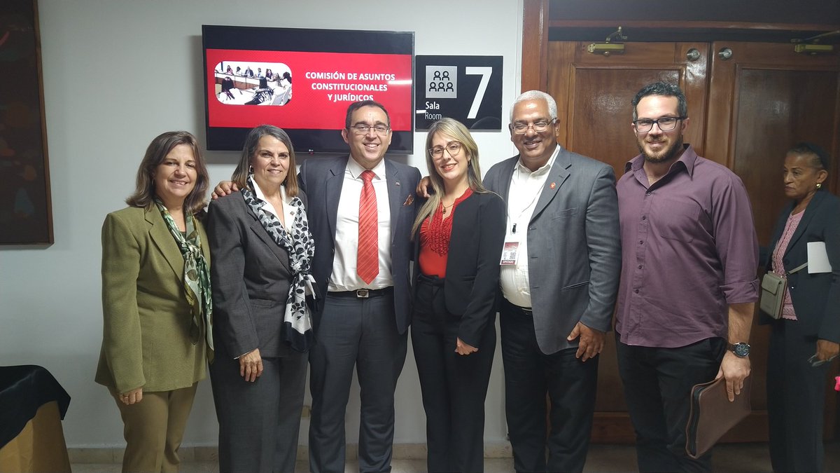 En la Comisión de Asuntos Constitucionales y Jurídicos de <a href="/AsambleaCuba/">Asamblea Nacional Cuba</a>, con la conducción de <a href="/JosLuisToledoS1/">José Luis Toledo Santander</a>, expusimos los Proyectos de Leyes de "Notariado",  "Ejercicio de la Abogacía y la <a href="/ONBC_CUBA/">ONBC-CUBA</a>" y el Informe de cumplimiento del Cronograma Legislativo y su actualización.