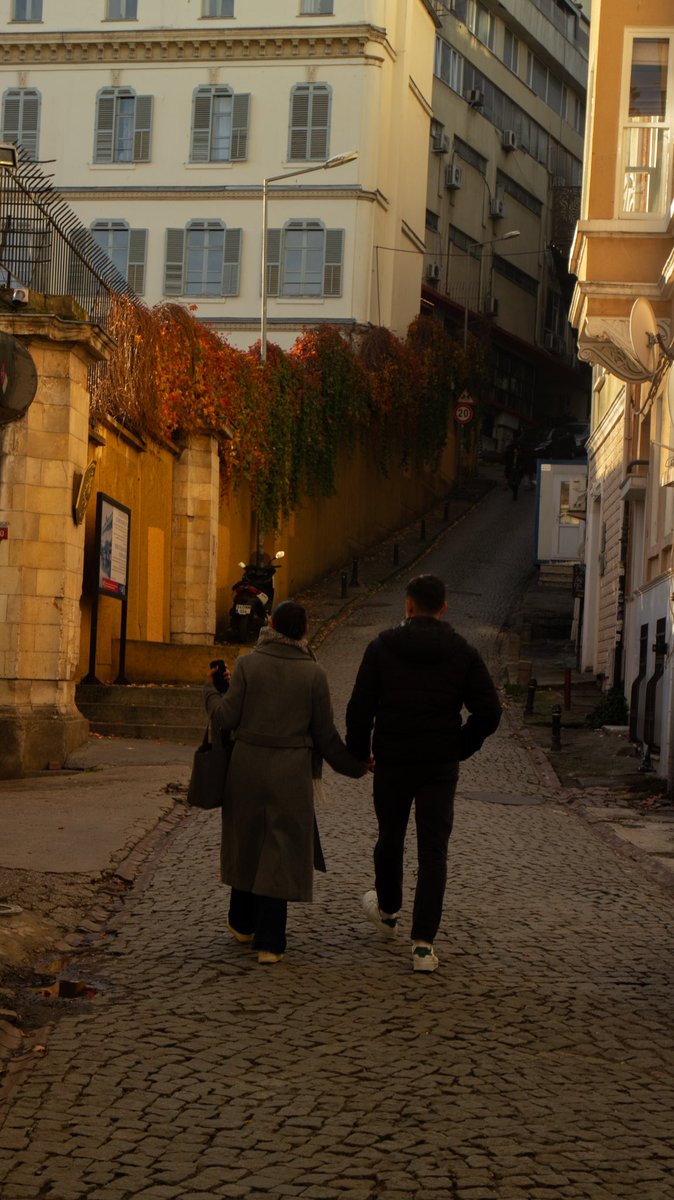 nazlisguven's tweet photo. beyoğlu… https://t.co/c2oBOaauwt