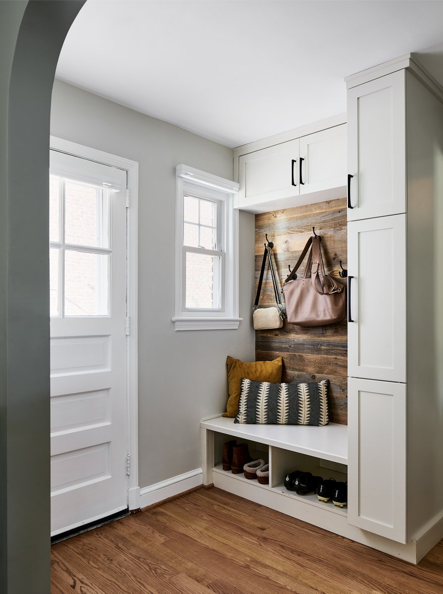 CaseDesignInc's tweet image. Whether you have a formal #mudroom or just a space in your entryway, everyone loves the #organization that comes with these spaces! These areas are designed to help you get out the door with ease!