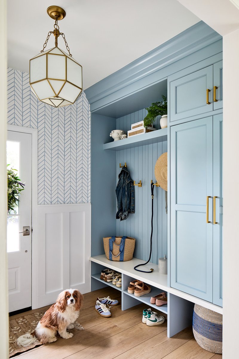 CaseDesignInc's tweet image. Whether you have a formal #mudroom or just a space in your entryway, everyone loves the #organization that comes with these spaces! These areas are designed to help you get out the door with ease!