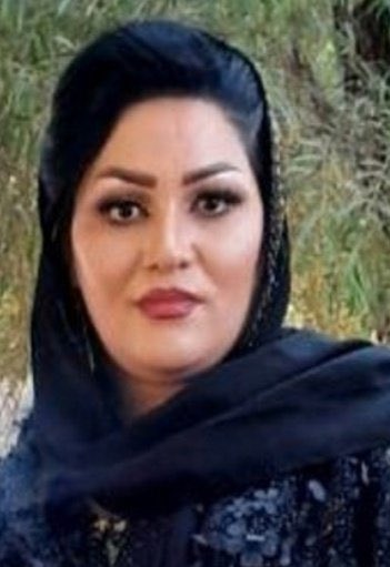 SedayeShahrivar's tweet photo. 🔴سرکوبگران کودک‌آزار جمهوری اسلامی در حال شکنجه‌ی نوزاد ۲ ساله‌ی #سعدا_خدیرزاده زندانی سیاسی کورد هستند؛ مزدوران زندان مرکزی ارومیه از انتقال این نوزاد بیمار به مراکز درمانی جلوگیری میکنند 

#ژن_ژیان_ئازادی 
حدود یک هفته‌ است که نوزاد ۲ سال و ۵ ماهه‌ی سعدا خدیر‌زاده که به همراه مادرش در زندان مرکزی #ارومیه نگهداری میشود، به دلیل محروم شدن از دسترسی به محیط بهداشتی در داخل زندان، و همچنین محرومیت از سیستم تهویه و گرمایشی دچار بیماری پوستی شدید شده و وضعیتش وخیم گزارش شده است. اما با این حال سرکوبگران جمهوری اسلامی حتی از شکنجه‌ی این نوزاد ۲ ساله هم فرو گذار نکرده و از انتقال او به مراکز درمانی جلوگیری میکنند. 

وضعیت بیماری نوزاد سعدا و ممانعت کودک آزاران جمهوری اسلامی از اعزام این نوزاد به بیمارستان، سلامت روان او را تهدید کرده است. این مادر و فرزند تحت فشار و شکنجه شدیدی قرار دارند. کودک سعدا نیاز فوری به درمان دارد و باید هرچه سریعتر به بیمارستان منتقل شود. 

سعدا پیشتر با پرونده‌سازی جمهوری جنایت توسط بیدادگاه کیفری ۱ مهاباد، از بابت اتهامات واهی و کذب "معاونت در قتل یکی از اعضای سپاە و عضویت در یکی از احزاب کوردستان ایران" به ١٢ سال و ۶ ماه حبس تعزیری محکوم شد. 
او تاکنون مدت ٣ سال و ٢ ماه از این دوران حبس ۱۲ ساله را سپری کرده است.