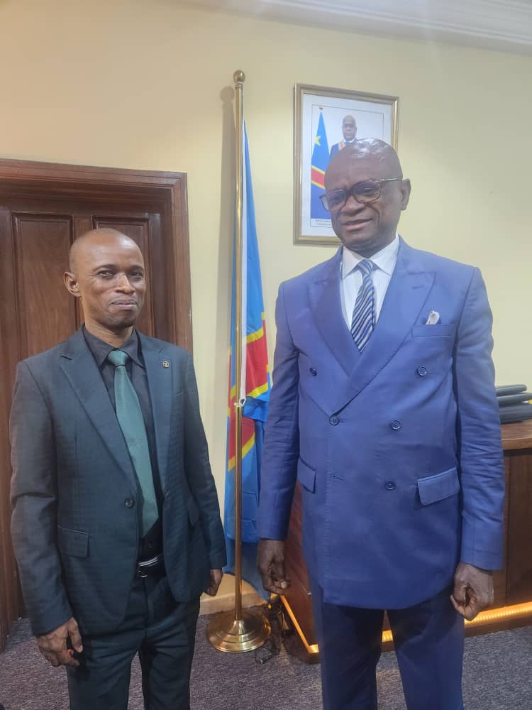 L'Hon <a href="/JacquesMuy42248/">Jacques Muyumba Ndubula</a> reste un modèle à suivre. Mandataire de son état, il ne ménage d'aucun effort pour faire rayonner le Parti UNC dirigé des mains de maître par le SG <a href="/BillyKambale1/">Billy Kambale</a> sur toute l'étendue de la Rép. Ses œuvres sont palpables et doivent nous servir d'inspiration.