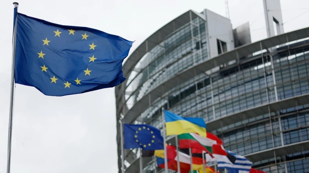 EcoEarthFDN's tweet photo. By 2030, the EU wants to cut greenhouse gas emissions by 55% from 1990 levels, and by 2050, it wants to be climate neutral.

So what exactly is the EU doing to reduce greenhouse emissions?

Read more on our website. Link in bio. 🔗

#environment #nature #europe #pollution #earth https://t.co/ghBRo9Uqjk