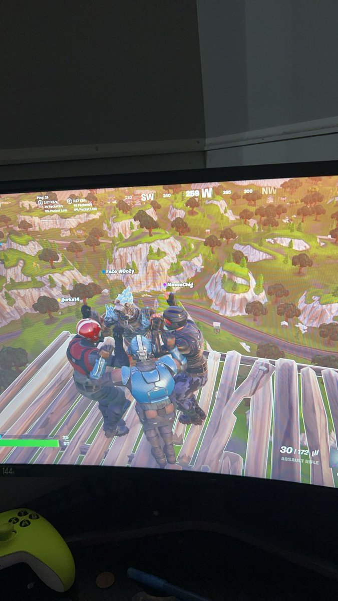 kjsavage69's tweet photo. ogs being ogs 🤝 #ogfortnite #shout https://t.co/NqQe3qoyZM