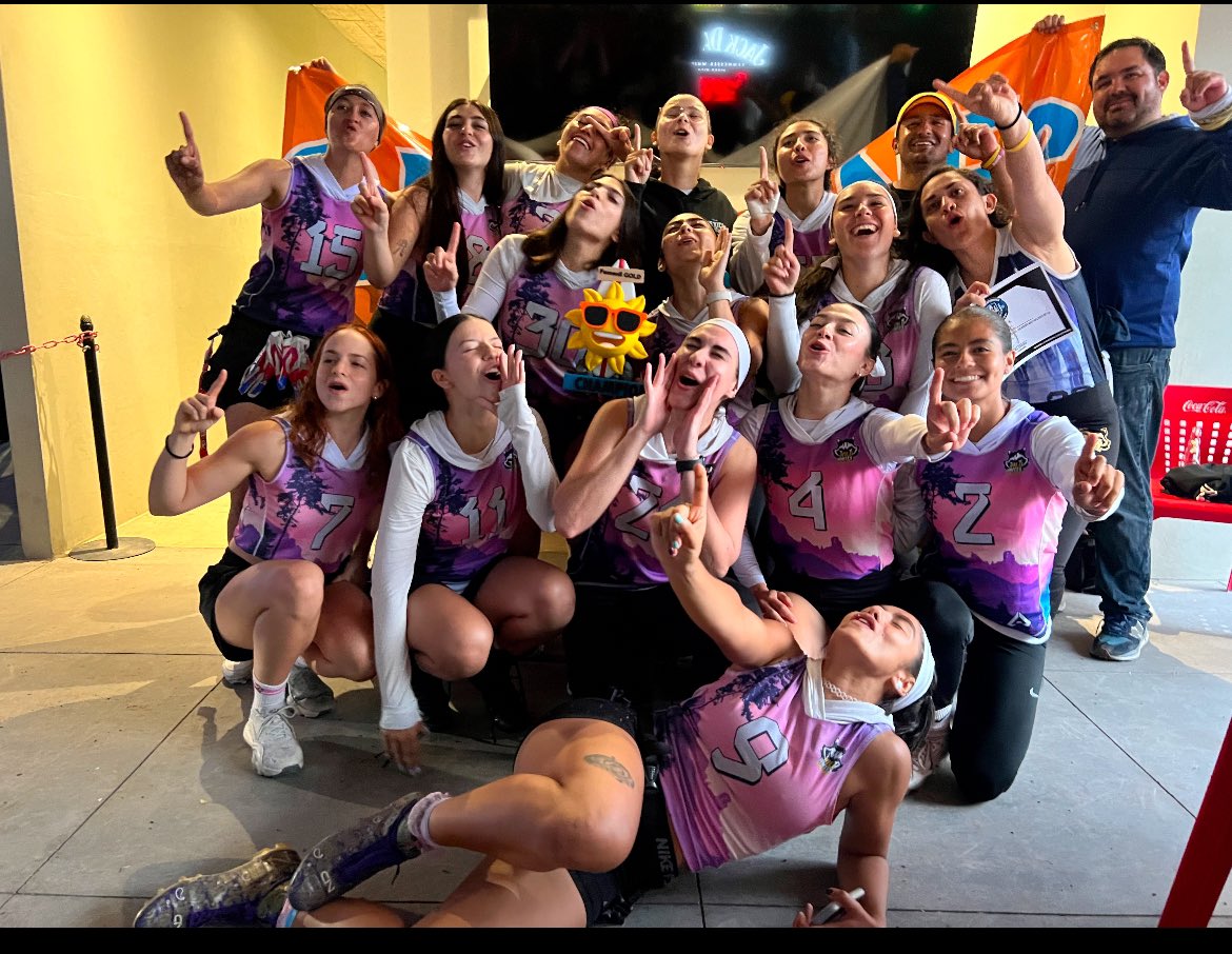 danicasillas04's tweet photo. Los sueños si se cumplen ✨ en resumen mi año tochero fue maravilloso, asistí al torneo más grande del flag en México, ganamos torneos, temporadas, y me estoy por ganar un lugar en la selección y todo esto no se hubiera logrado sin ellas, y sin las ganas de quererlo tanto ✨ https://t.co/F6dd8Kgoyh