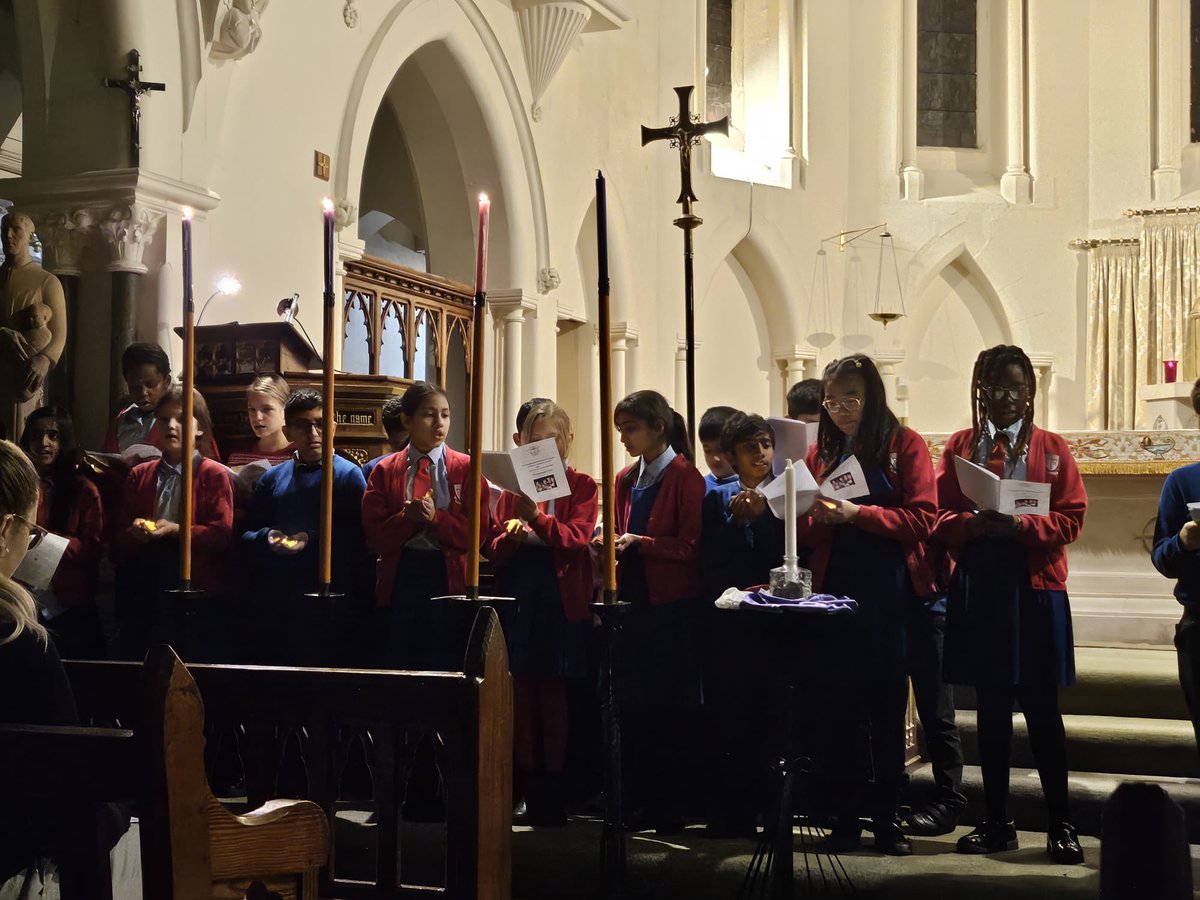 SCFM_Tweets's tweet photo. Our annual Carol Service was held down at St Cuthbert’s Church this evening. It was a lovely family event and the children did us very proud as always. Thank you to all who came and supported us. We wish you a Merry Christmas! @SCFMBradfordDoL 🕯️🎶✝️ https://t.co/S85qGGmn1e