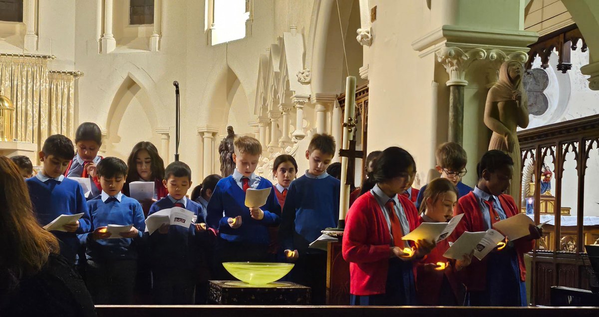SCFM_Tweets's tweet photo. Our annual Carol Service was held down at St Cuthbert’s Church this evening. It was a lovely family event and the children did us very proud as always. Thank you to all who came and supported us. We wish you a Merry Christmas! @SCFMBradfordDoL 🕯️🎶✝️ https://t.co/S85qGGmn1e