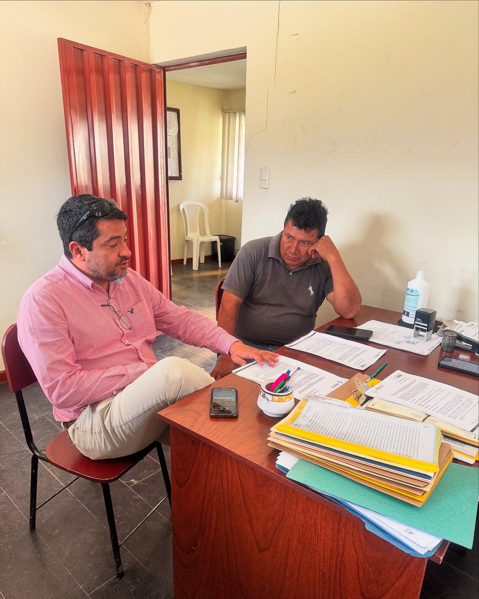 EpGedes's tweet photo. ¡Nuestro equipo crece! ‍‍‍👨

Damos la bienvenida a un nuevo arrendatario y le agradecemos por confiar en Puerto Seco para hacer crecer su negocio. 🤝🏬 

Con su llegada, seguimos consolidándonos como un referente en el sector comercial de Loja.  
¡Bienvenido a bordo! 🚀
 #Loja https://t.co/QhezH91leY