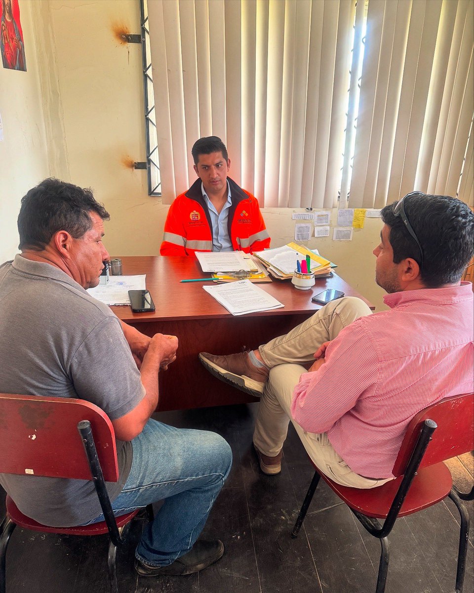 EpGedes's tweet photo. ¡Nuestro equipo crece! ‍‍‍👨

Damos la bienvenida a un nuevo arrendatario y le agradecemos por confiar en Puerto Seco para hacer crecer su negocio. 🤝🏬 

Con su llegada, seguimos consolidándonos como un referente en el sector comercial de Loja.  
¡Bienvenido a bordo! 🚀
 #Loja https://t.co/QhezH91leY