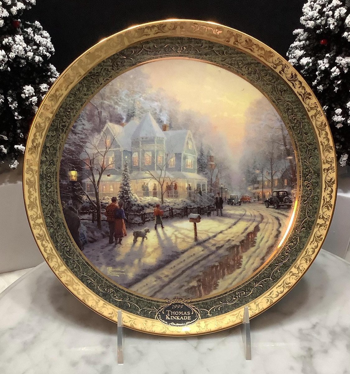 bmktreasures.etsy.com/listing/182915…  #holidays #holidaydecor #etsyvintageshop #kincaid #christmasplates #etsyshopsale   Thomas Kinkade, Vintage Limited Edition, “ Holiday Gatherings” Christmas Plate, First in Cerished Christmas Memories Series, 1999