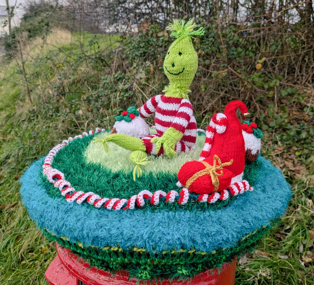 RogietPrimary (@rogietprimary) on Twitter photo Another superb festive post box top to brighten the entrance to our school. Diolch <a href="/janetif/">Janet Fowler</a>, we love them! Another superb festive post box top to brighten the entrance to our school. Diolch <a href="/janetif/">Janet Fowler</a>, we love them!