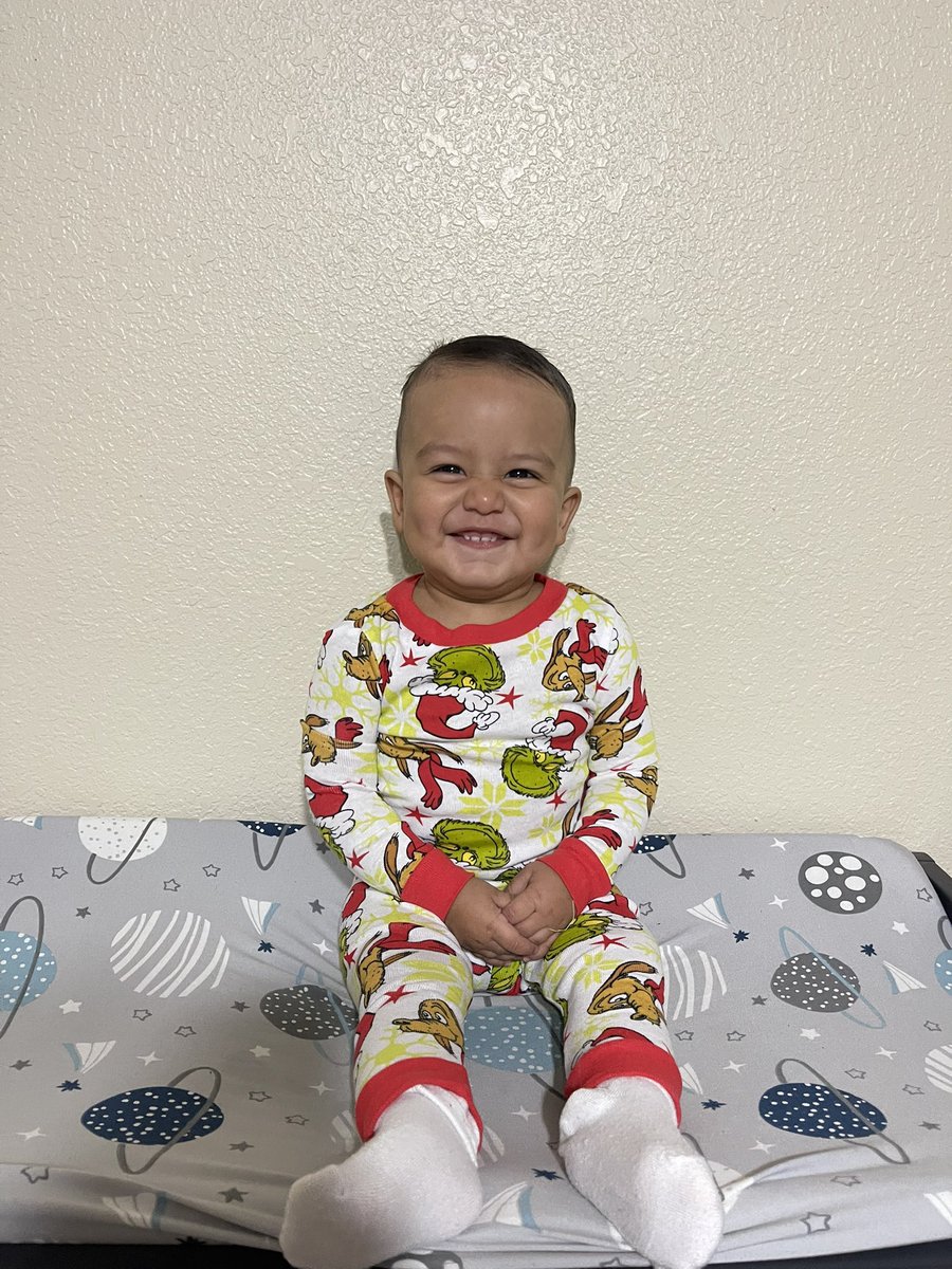 Hes so big, pls stop growing 😭