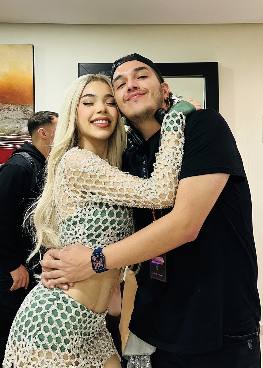 chacorro's tweet photo. Con mi PATRONA @keniaos 🥹❤️ #pinkauratour #coreografo https://t.co/zKGPyTf0tr