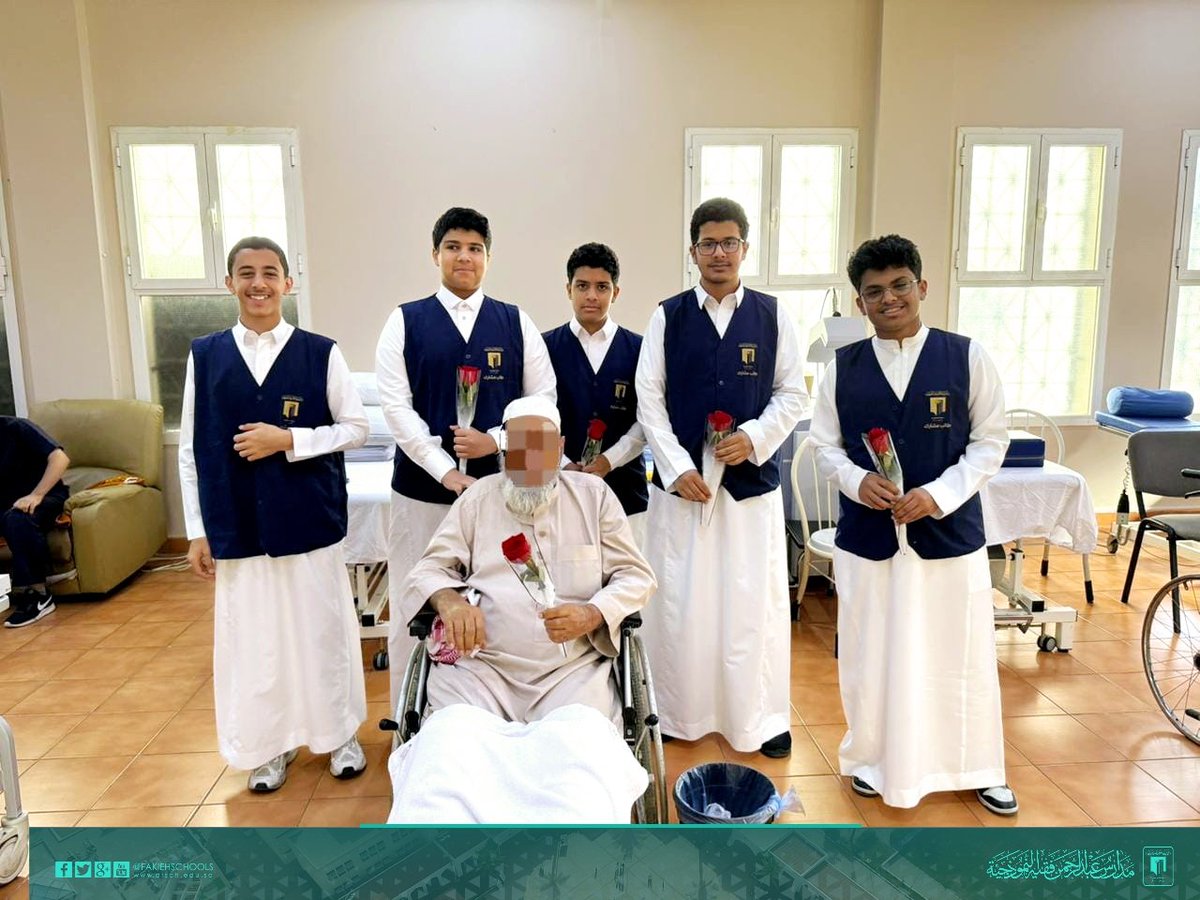 IntLsection's tweet photo. Students from the International Section of Abdulrahman Fakieh Secondary School, participating in the English Language Olympiad, visited the Social Welfare House, led by Mr. Ahmed Saleh. #CommunityEngagement #Inclusion #ELO https://t.co/yJsqEHXltJ