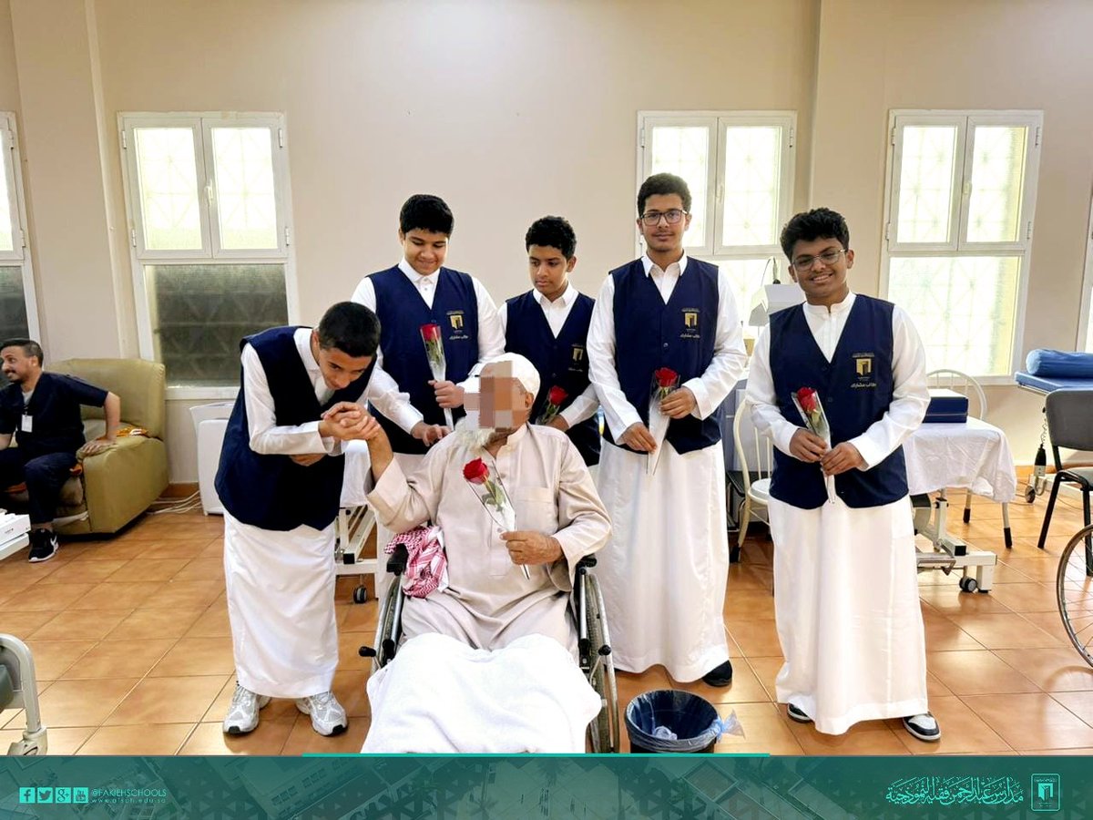 IntLsection's tweet photo. Students from the International Section of Abdulrahman Fakieh Secondary School, participating in the English Language Olympiad, visited the Social Welfare House, led by Mr. Ahmed Saleh. #CommunityEngagement #Inclusion #ELO https://t.co/yJsqEHXltJ