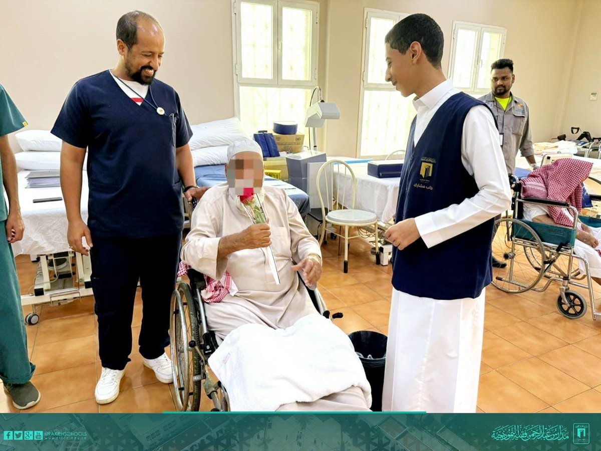 IntLsection's tweet photo. Students from the International Section of Abdulrahman Fakieh Secondary School, participating in the English Language Olympiad, visited the Social Welfare House, led by Mr. Ahmed Saleh. #CommunityEngagement #Inclusion #ELO https://t.co/yJsqEHXltJ