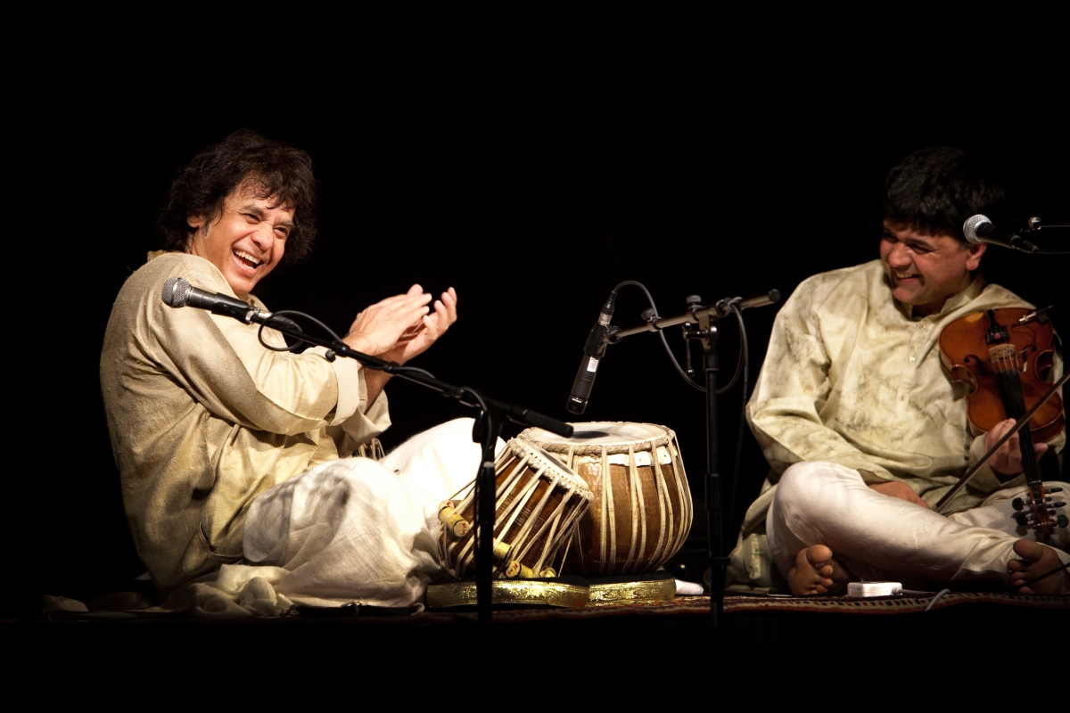 AsiaSociety's tweet photo. We are very saddened to hear of the passing of Indian tabla legend #ZakirHussain, known as one of the greatest tabla players of all time. A pioneer of the world music movement, he brought classical Indian music to global audiences, and collaborated with diverse musicians from George Harrison, to Ravi Shankar, to Yo-Yo Ma and many others. In 2021 during the pandemic, he performed a live-streamed concert at @AsiaSocietyNY with virtuoso violinist Ganesh Rajagopalan, held in partnership with World Music Institute.