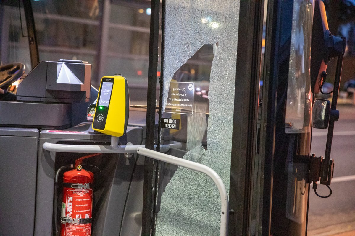 Fietser zwaargewond na botsing met stadsbus