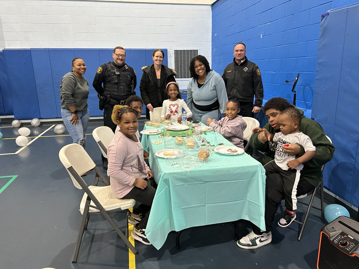 PghPublicSafety's tweet photo. Thank you to all of the families who attended the Safe Passage Winter Family Festival at the Estelle S. Campbell @bgcwpa last Friday!
The kids enjoyed making holiday memories while connecting with Public Safety officials.
@PPSnews @Pittsburgh #OperationBetterBlock https://t.co/DExGwOsCba