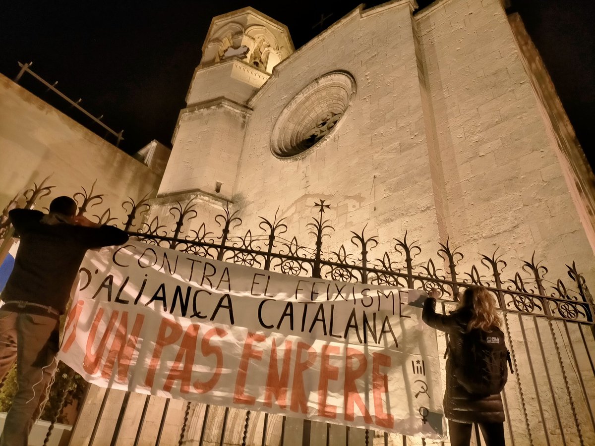 OskarMeGo's tweet photo. A la manifestació en solidaritat amb els detinguts a Vilafranca per combatre el feixisme.
Contra la repressió, solidaritat! https://t.co/fhG2eDSjkZ