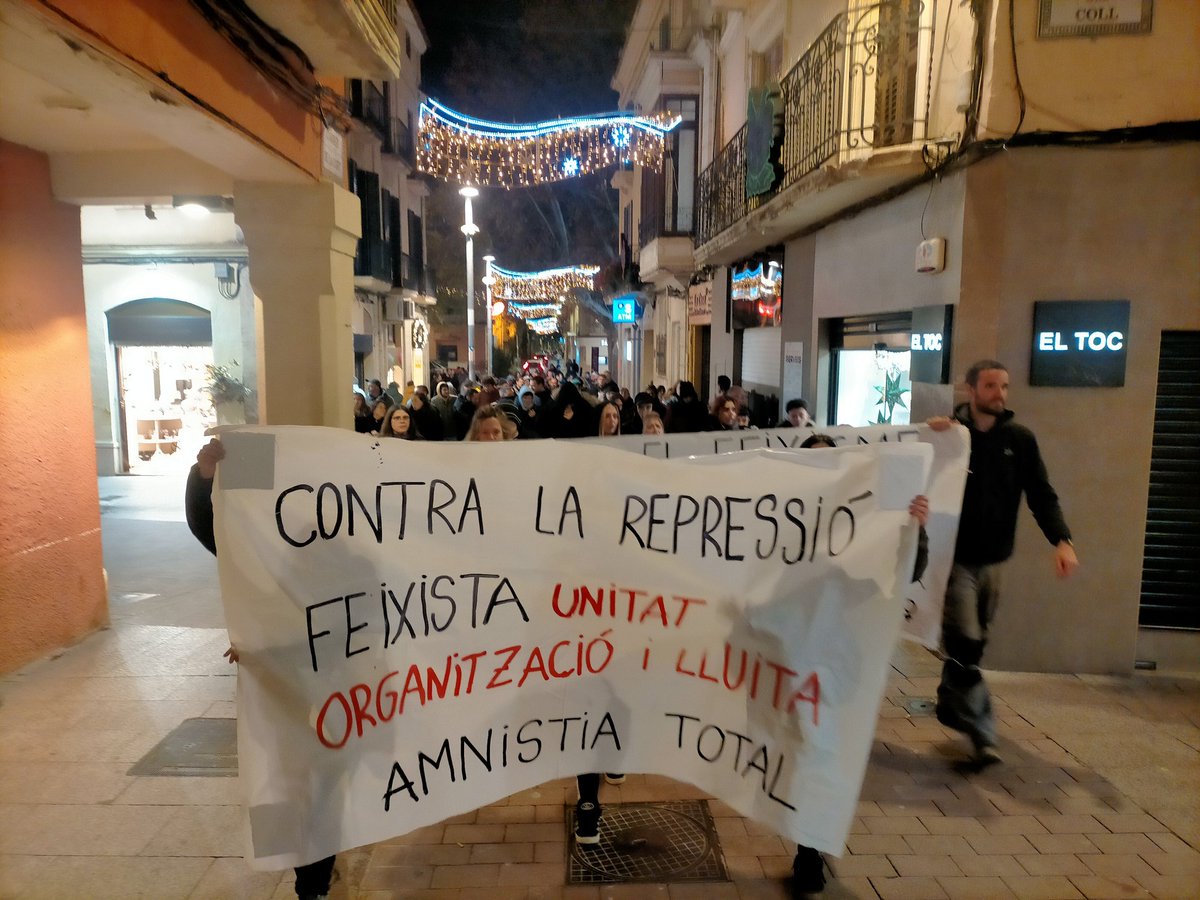 A la manifestació en solidaritat amb els detinguts a Vilafranca per combatre el feixisme.
Contra la repressió, solidaritat!