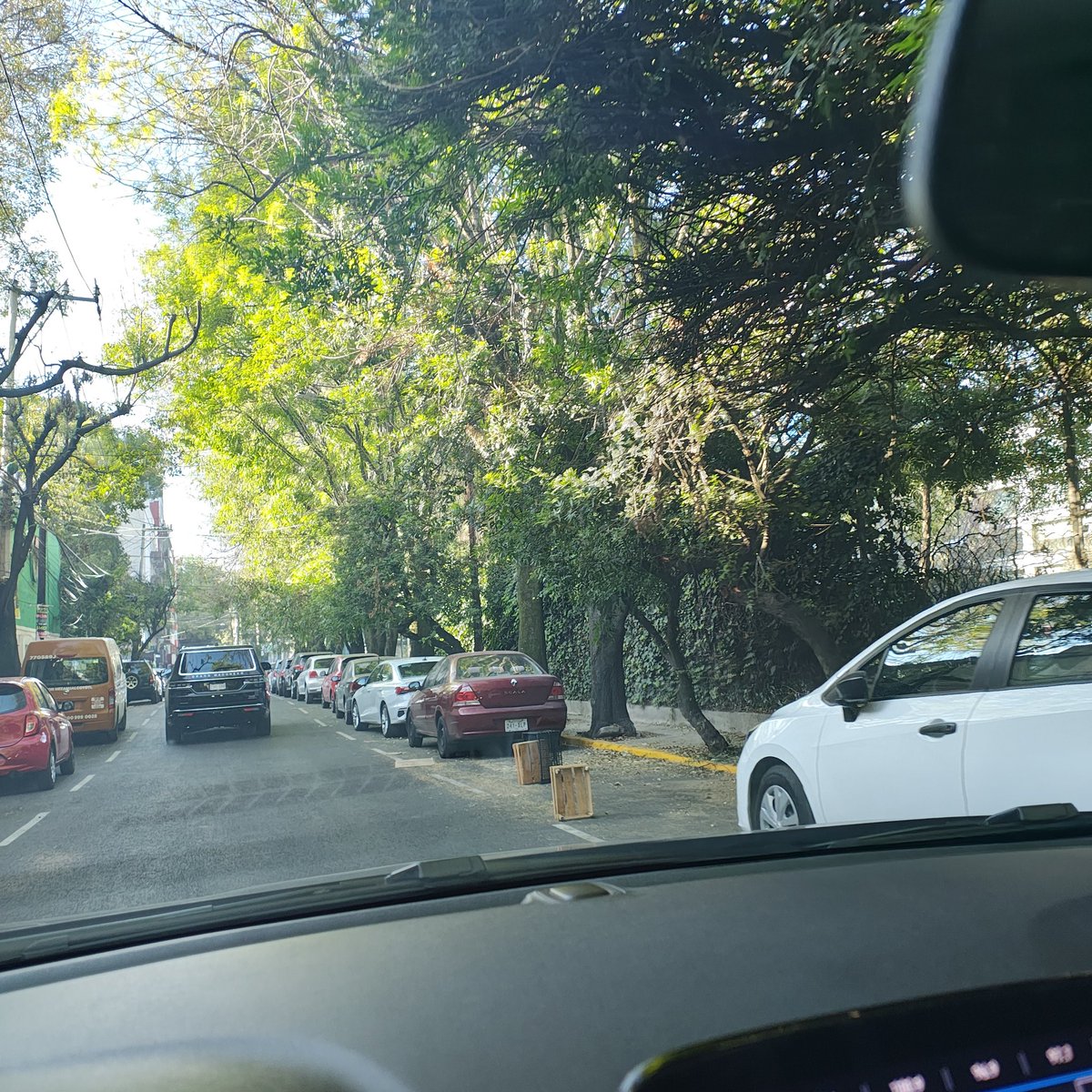 El_Panditta's tweet photo. @UCS_GCDMX @AlcaldiaBenito Siguen los franeleros poniendo cosas para apartar lugares en vía pública. Esto sobre Tejocotes esquina C. pilares, Tlacoquemecatl del Valle. https://t.co/Hde989KzFr