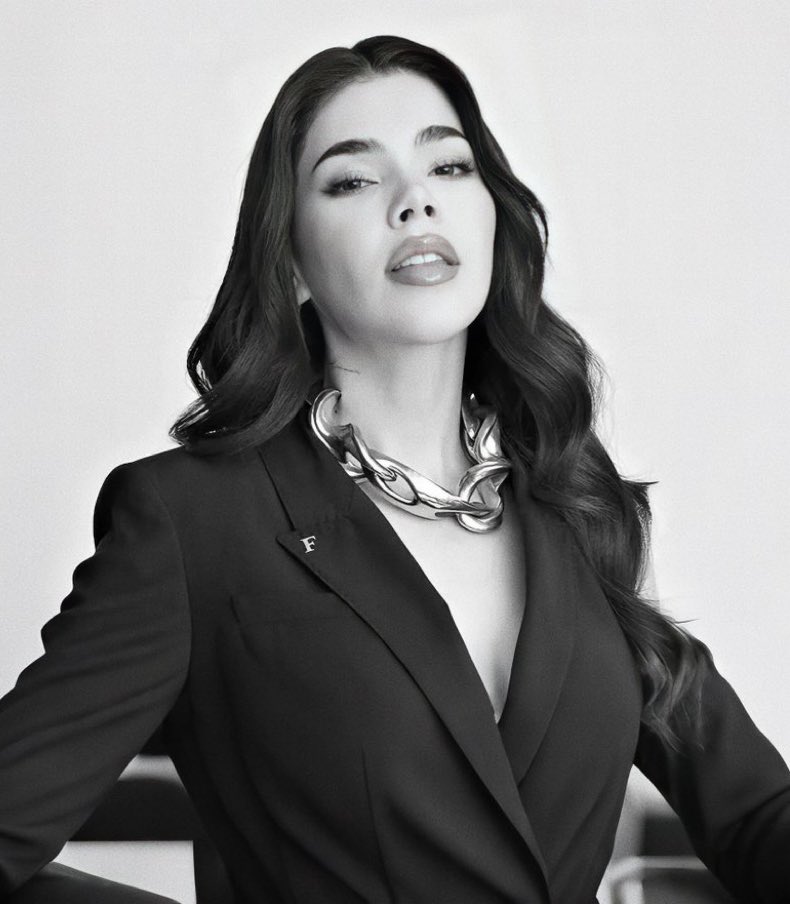 Kenia OS (1.01B) extiende su récord como el MAYOR conteo anual en la historia de Spotify por una artista mexicana.