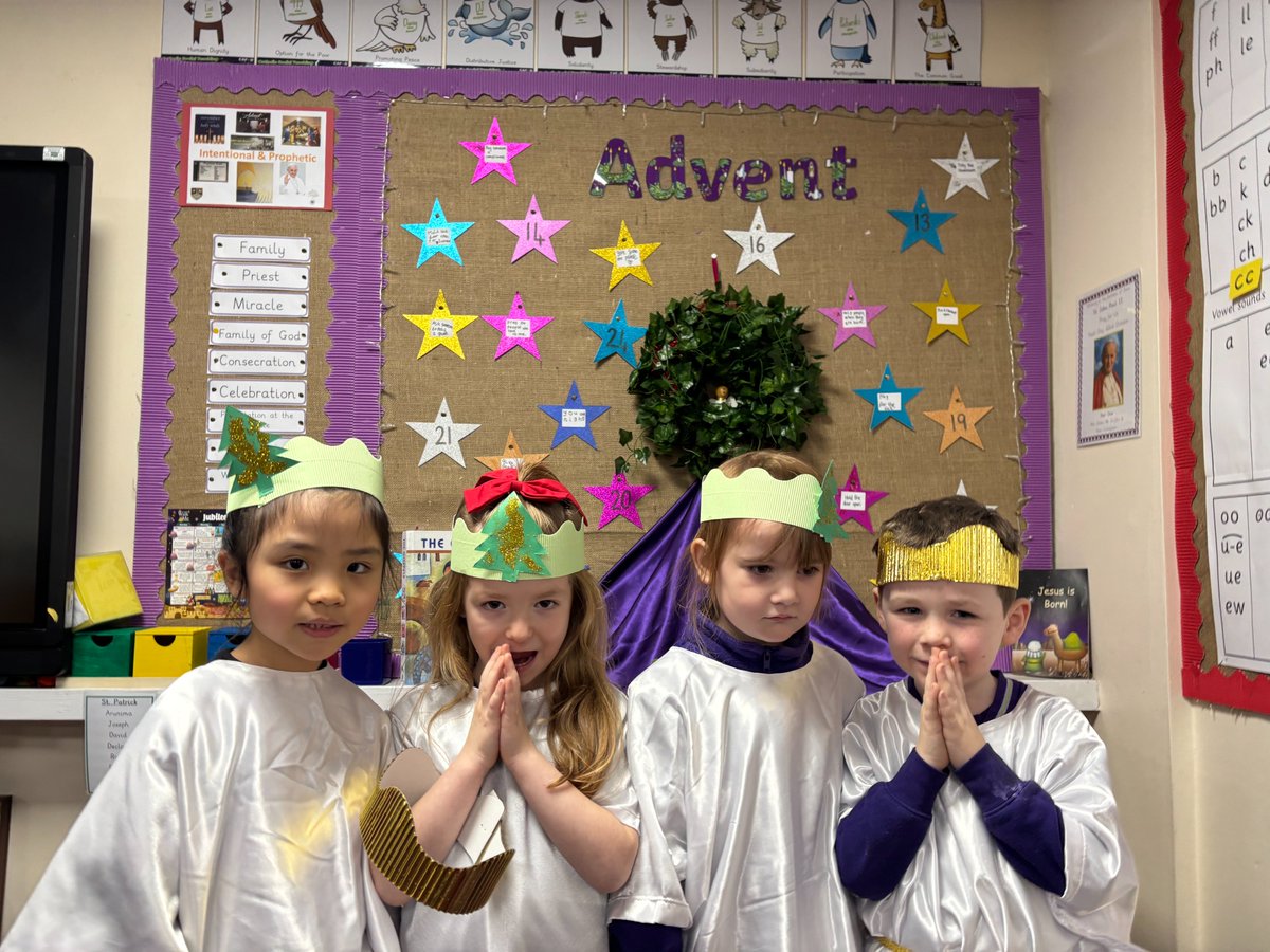 StAlbans_Sch's tweet photo. Key Stage One performed a beautiful Nativity last Thursday for their families. They worked very hard learning their lines and eight new songs but at the heart of their performance was the true meaning of Christmas, the birth of our Lord. ✝️🙏 #CatholicLife #MrsJ #MrsF @BhamDES https://t.co/vg5mGUX4EG