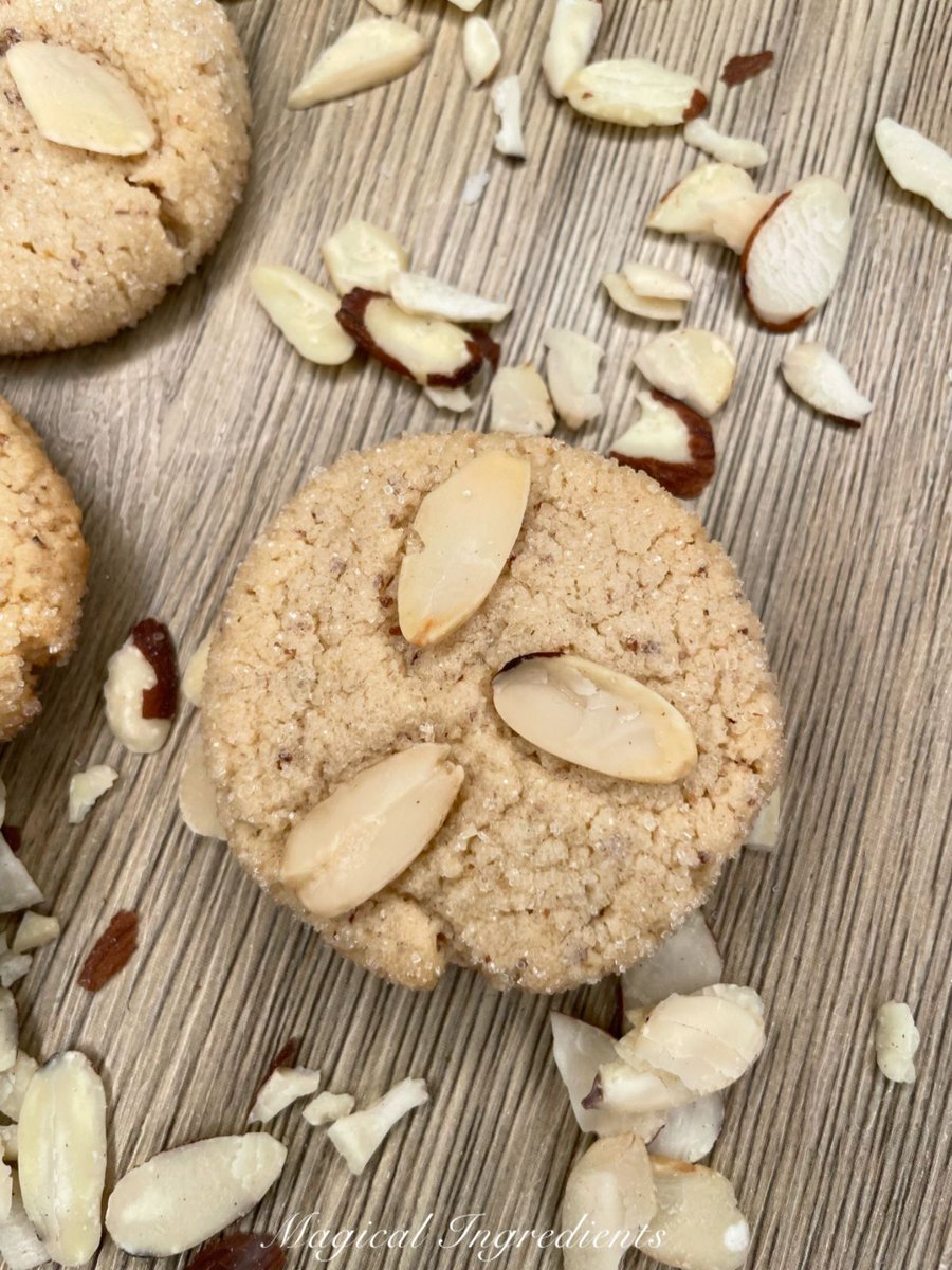 AKitchenHoor's tweet photo. RT @magicalingrdnts
This #almondflour #cookies are the ones that you need for a #delicious and addictive #snack or #dessert, or for #cookietrays and #cookieexchange #holidaybaking #christmascookiesweek #egglessbaking https://t.co/3CsQoV8xtL https://t.co/mipHDBYIep