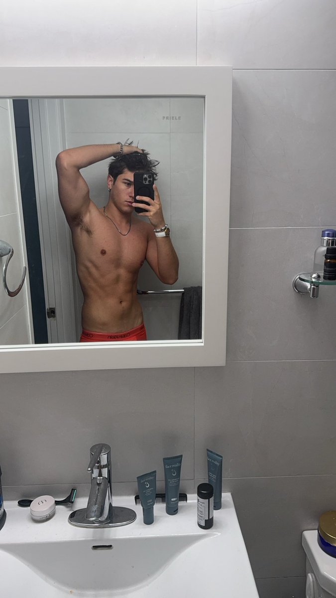 Someone trynna get throat fucked?