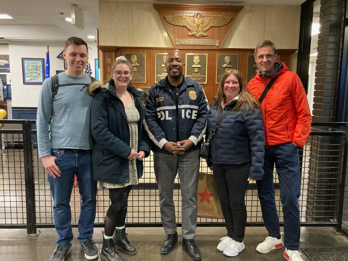 IPAREGION2's tweet photo. Our IPA friends from the UK and Germany had the opportunity to visit the Midtown South precinct. Thank you to the Commanding Officer, Inspector Aaron Edwards for the hospitality. https://t.co/KHXIbslU49