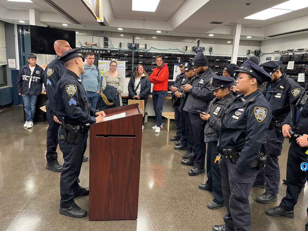 IPAREGION2's tweet photo. Our IPA friends from the UK and Germany had the opportunity to visit the Midtown South precinct. Thank you to the Commanding Officer, Inspector Aaron Edwards for the hospitality. https://t.co/KHXIbslU49