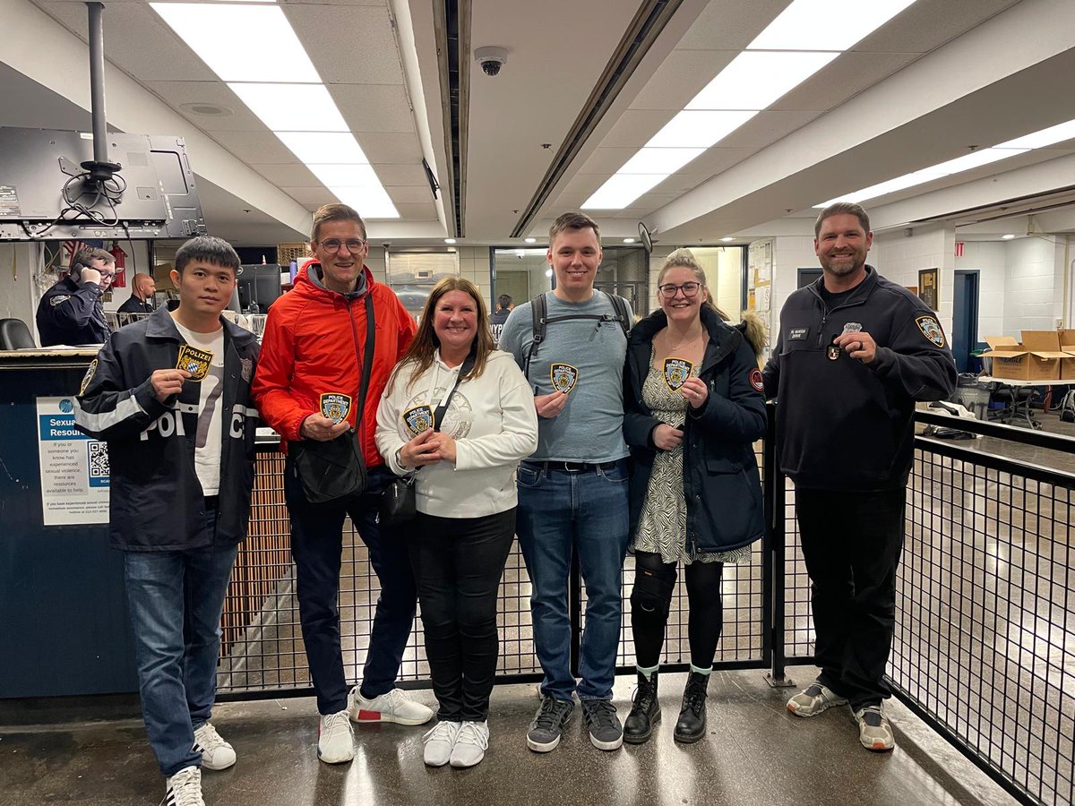IPAREGION2's tweet photo. Our IPA friends from the UK and Germany had the opportunity to visit the Midtown South precinct. Thank you to the Commanding Officer, Inspector Aaron Edwards for the hospitality. https://t.co/KHXIbslU49