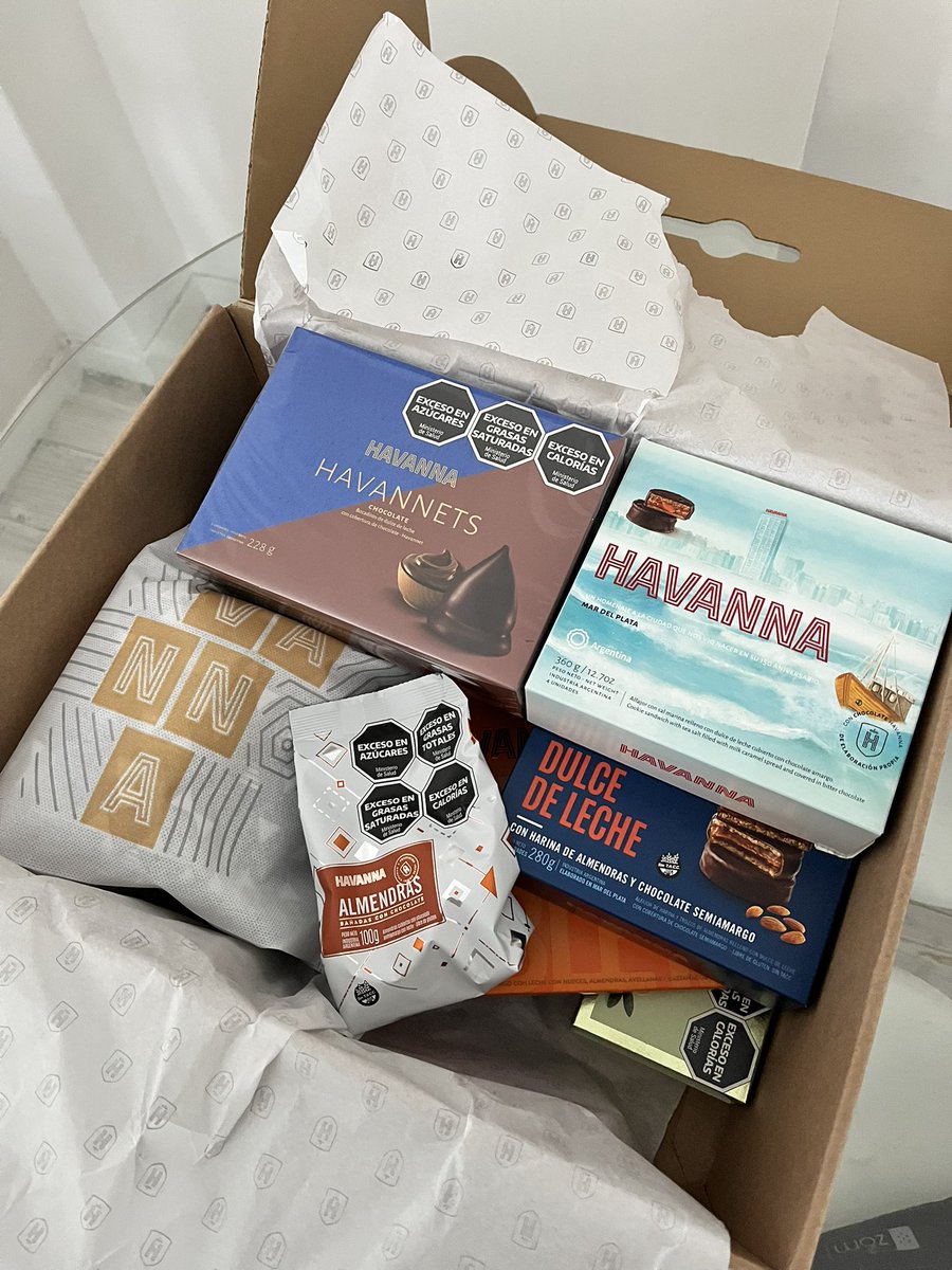 91millsbb's tweet photo. CHICOS LA CAJA NAVIDEÑA QUE ME DIERON EN EL TRABAJO ES EL MEJOR DÍA DE MI VIDA https://t.co/UwsW4UAWWY