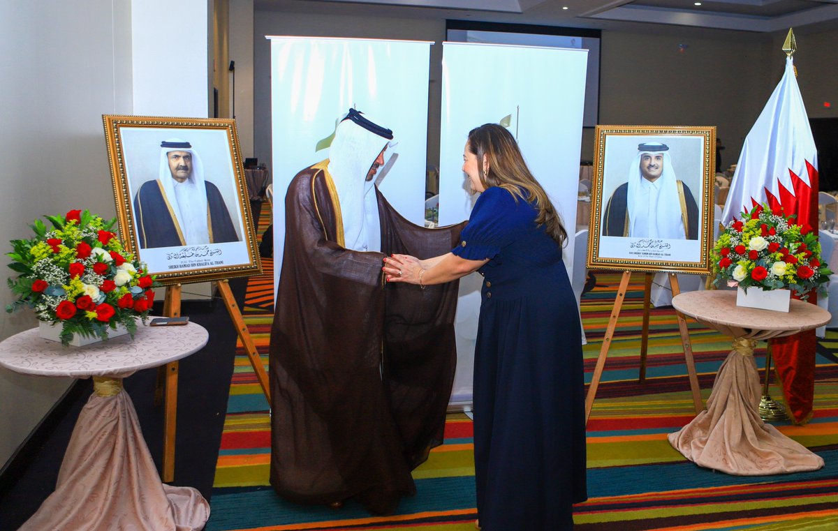 CeciliaGRM's tweet photo. 🇶🇦🫱🏻‍🫲🏼🇸🇻 Agradezco al Estado de Qatar y al honorable encargado de negocios Sr. Fahad Salem Al-Marri, por la invitación a la celebración del Aniversario del Acceso del Fundador Sheikh Jassim Bin Mohamed Al-Thani. 

Mis saludos también Excelente Señor @TamimBinHamad emir de #Qatar. 

Seguimos fortaleciendo nuestras relaciones diplomáticas con países aliados. 🙏🏻