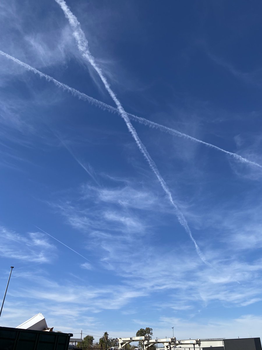 BADBEEEric's tweet photo. Drones spraying Tucson https://t.co/yGoA7lWdSh