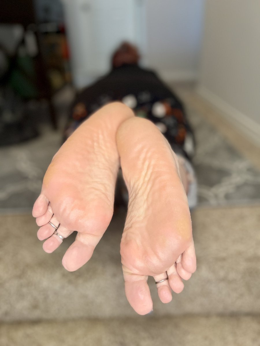 barefootbbwtx's tweet photo. Scrunched or not? https://t.co/BMZWRcRzDO