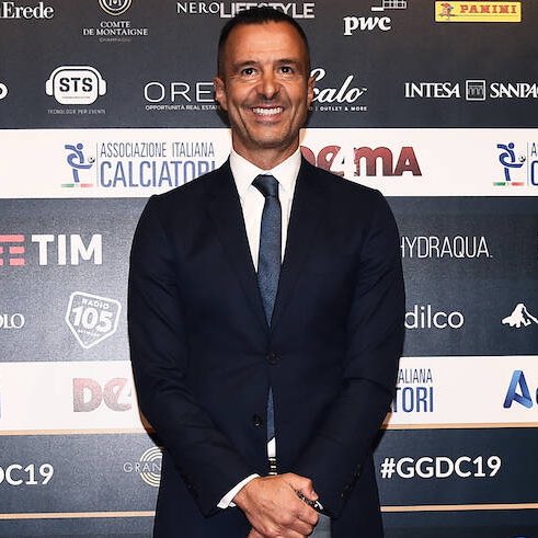FabrizioRomano's tweet photo. 👀✨ Jorge Mendes tells Lamine Yamal at the Golden Boy event: “You will win the Ballon d’Or next year”.

“May God hear you!”, says Lamine 😁 https://t.co/cQTuz1XrX7