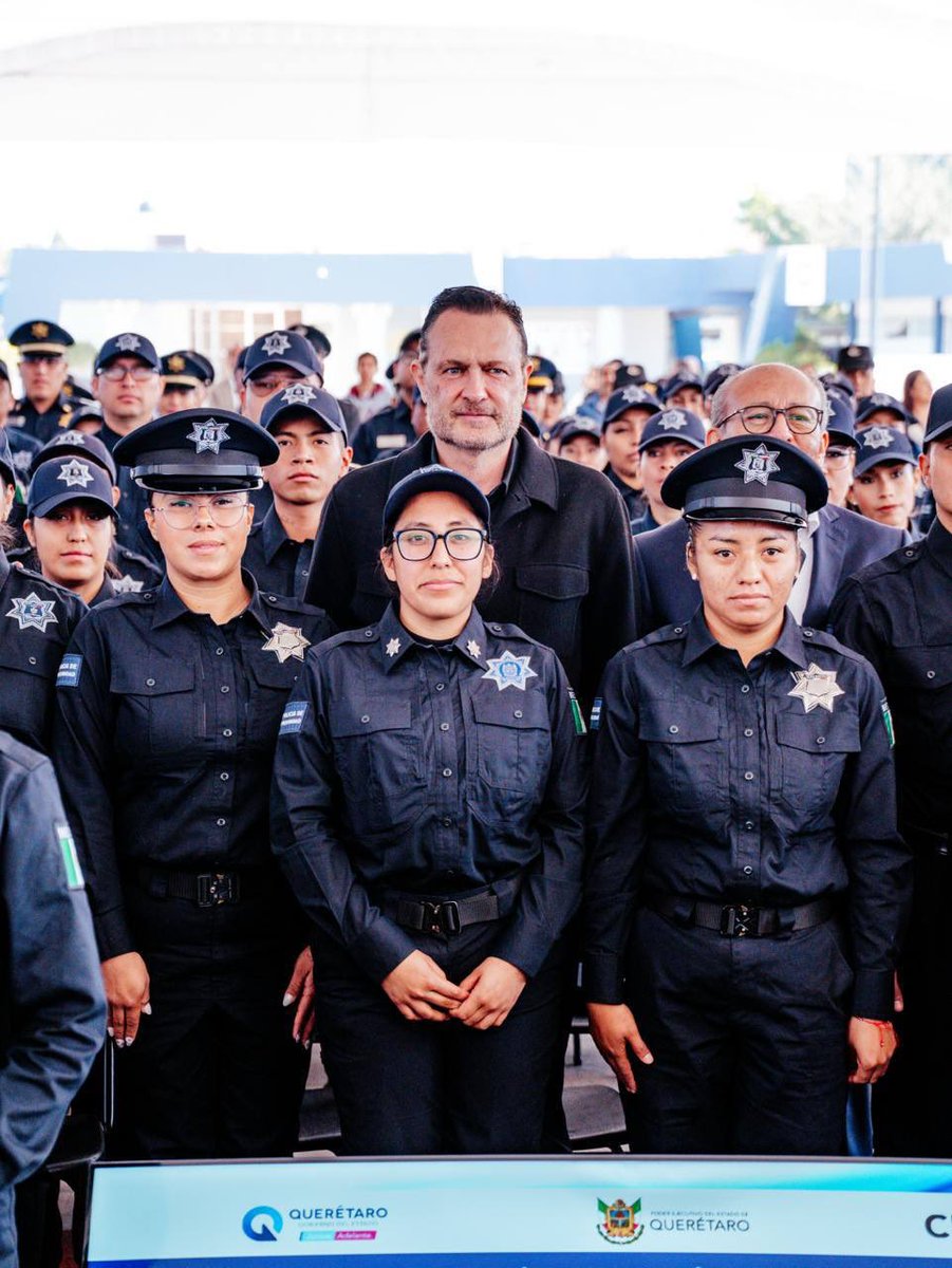 makugo's tweet photo. ¡Seguimos robusteciendo nuestras policías!

Por tercer año consecutivo, hemos integrado a más de 100 nuevos elementos en las corporaciones de #Querétaro, para seguridad y tranquilidad de nuestras familias.

Con el 100% del personal certificado, ¡tenemos la mejor policía del país! https://t.co/RDnrwRUAug