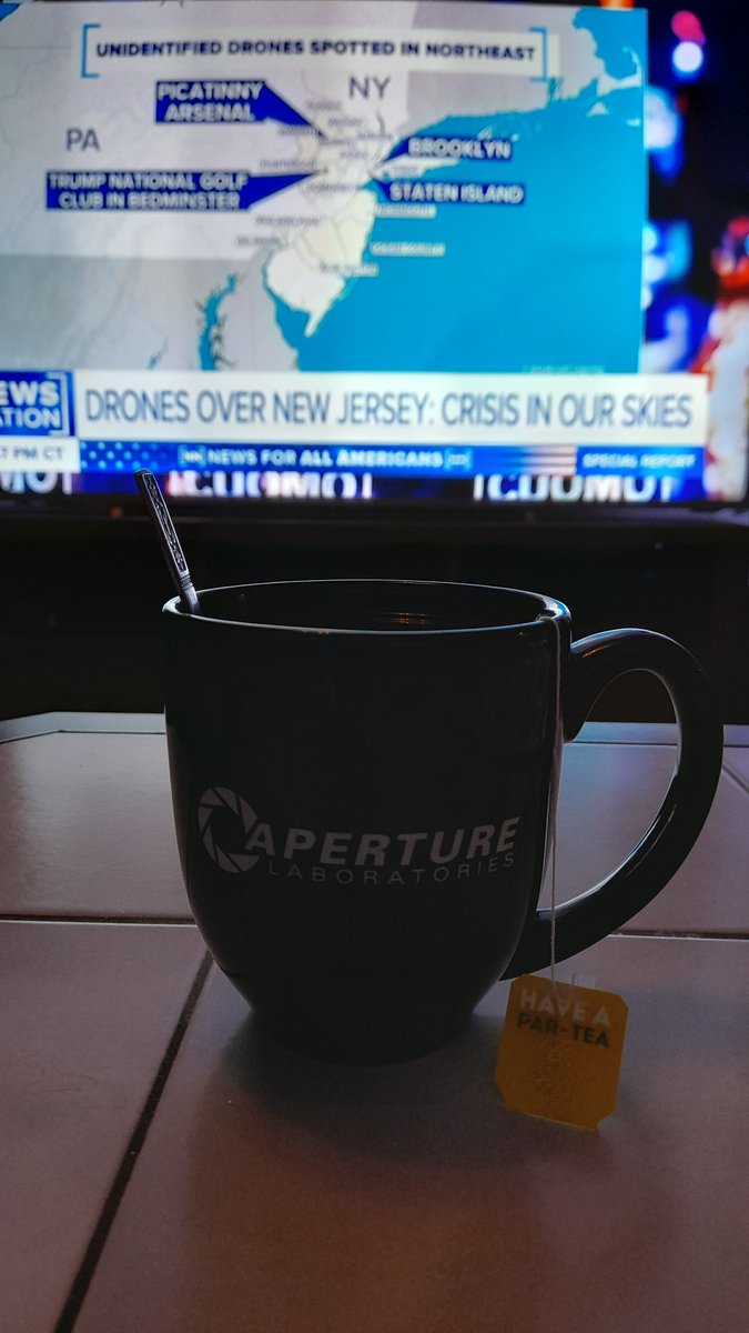 SwedishGamester's tweet photo. It's very #ColdOutside so I was #freezing at the #ChristmasParty, but even though I've been #home for a while now I'm still #ColdToMyCore! So having myself a #CupOfTea to get #WarmedUp while watching #YoutubeVideos of the mysterious #DroneSightings (possible #UFO's?) in the #USA. https://t.co/Ir92tqPHIo