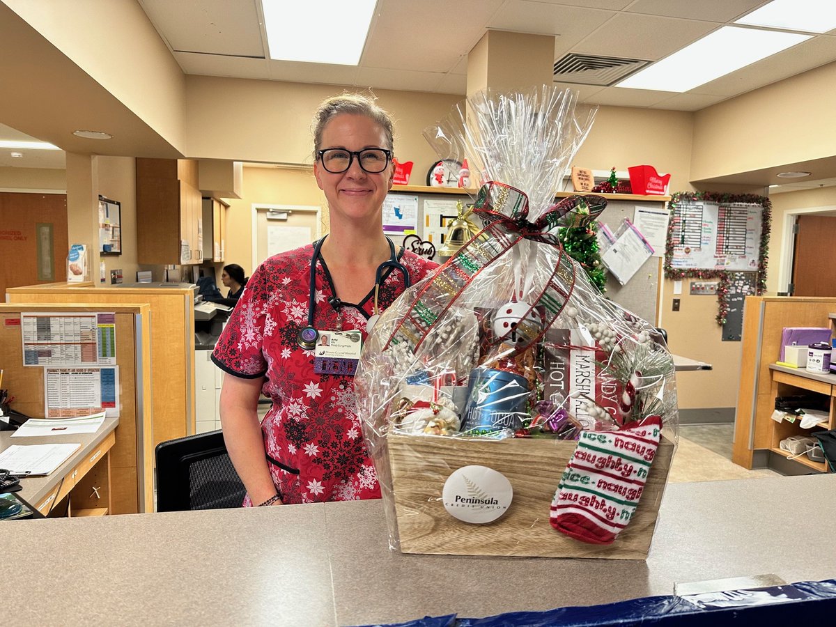masonhealthfou1's tweet image. Mason Health held a workforce #prizedrawing each weekday last week to celebrate the #holidays - 📸:Candi from Med Records &amp;amp; Amy from MSP Unit w/just some of the awesome prizes donated by #localbusinesses and Mason General Hospital Foundation board members. 

Thank you donors!
