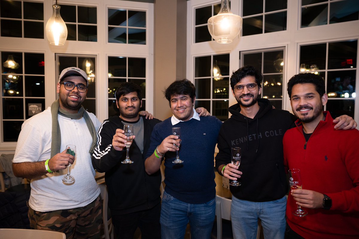 Congrats to our December graduates and welcome to the Babson alumni family! 💚

The Babson Alumni Advisory Board (BAAB) and the Alumni Engagement and Annual Giving (AEAG) team joined President Spinelli MBA’92, PhD at Roger’s Pub to toast your achievements. 🥂