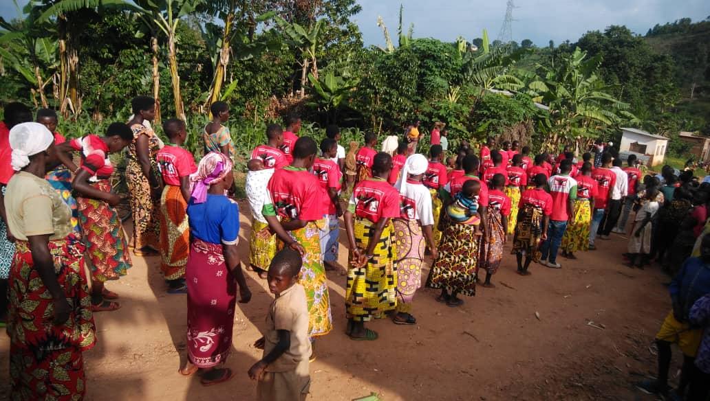 GitegaVuturaa's tweet photo. #Gitega. Baraye biyemeje kutazotakaza ijwi na rimwe. Kur'uyo w'Imana w'igenekerezo rya 15 kigarama 2024, uburongozi bw'umugambwe @CnddFdd muri Zone #Kiriba, Komine #Giheta ya kera, bwaragendeye Abagumyabanga b'umutumba #Kibande, @Gitega.
@R_Ndikuriyo
@DorianeMunezero
@kadenys2 https://t.co/V2MrpOzs7X