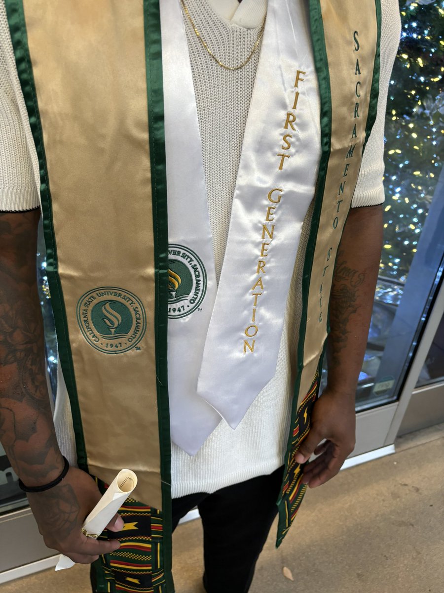 hooperm1ke3's tweet photo. 👨🏾‍🎓 https://t.co/hITo83byyB