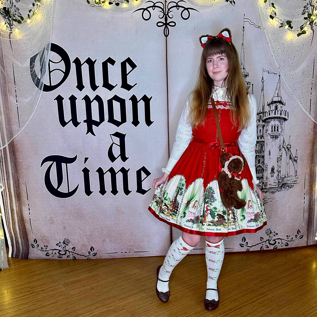 Happy belated ILD ❤️

My comm held a tea party this past weekend to celebrate. The theme was fairytales so I had to bring out Innocent World’s Red Riding Hood JSK and KC to match