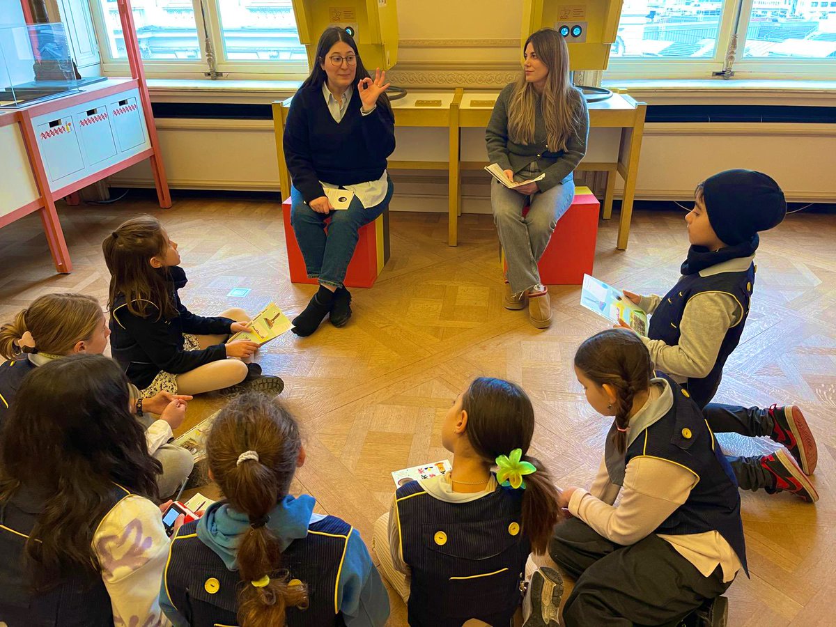 Atölyelerimize katılan çocuklarımızla birlikte Brüksel'deki BELvue Müzesini yeniden ziyaret ettik. Eğitici ve öğretici bir günü paylaştığımız tüm çocuklarımıza ve eğitmenlerimize teşekkür ederiz. <a href="/BELvuemuseum/">BELvue</a> <a href="/TurksestudiesBE/">instituutturksestudies</a>