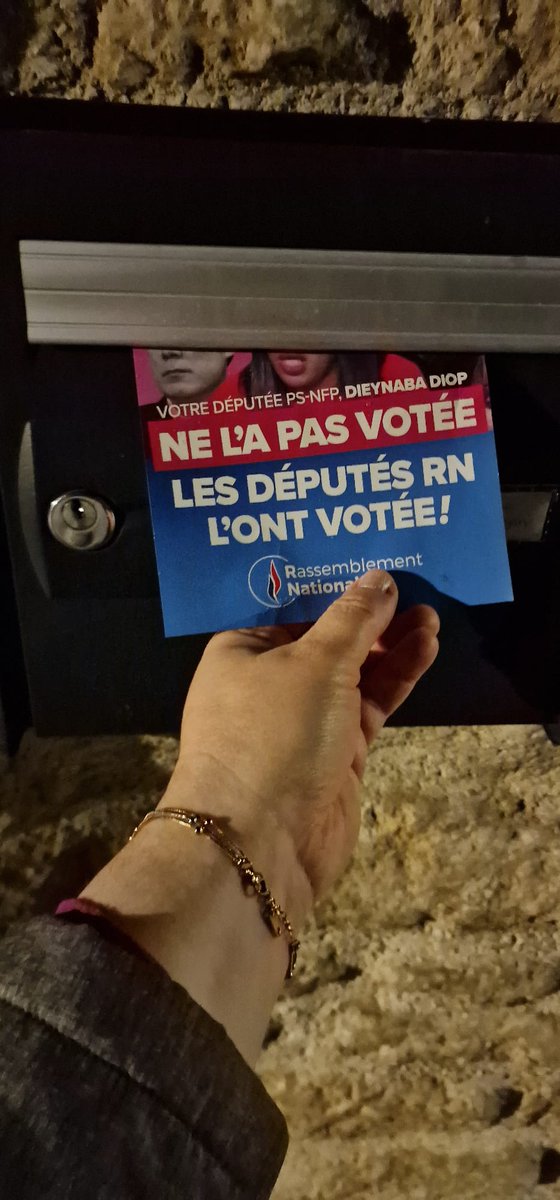 Laurent_morin_'s tweet photo. Ce soir, mon équipe de campagne permanente arrose plusieurs communes de la #Circo7809 pour dénoncer le sectarisme de la député PS-NFP Diop et sa trahison concernant l'abrogation de la réforme des retraites.
Immenses remerciements aux militants ! 💪🇫🇷
#JusquÀLaVictoire https://t.co/cMdoEoIt2b