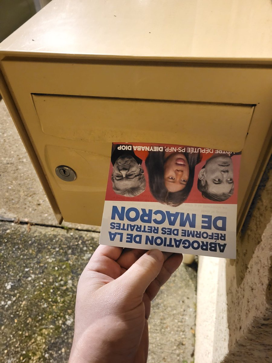 Laurent_morin_'s tweet photo. Ce soir, mon équipe de campagne permanente arrose plusieurs communes de la #Circo7809 pour dénoncer le sectarisme de la député PS-NFP Diop et sa trahison concernant l'abrogation de la réforme des retraites.
Immenses remerciements aux militants ! 💪🇫🇷
#JusquÀLaVictoire https://t.co/cMdoEoIt2b
