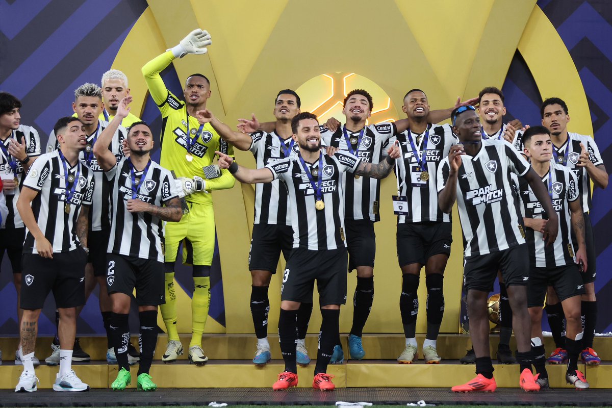 Com 75 jogos, Botafogo foi o time com mais jogos no mundo em 2024, segundo a base de dados do <a href="/SofascoreBR/">Sofascore Brasil</a>.